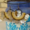 Pendientes de macramé y nácar.